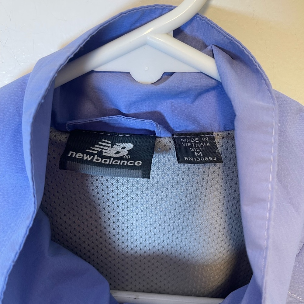 New Balance light weight full zip jacket women's size medium - Picture 4 of 4